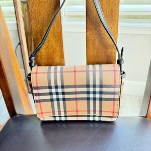 BURBERRY💥
Hampshire Crossbody Bag✨